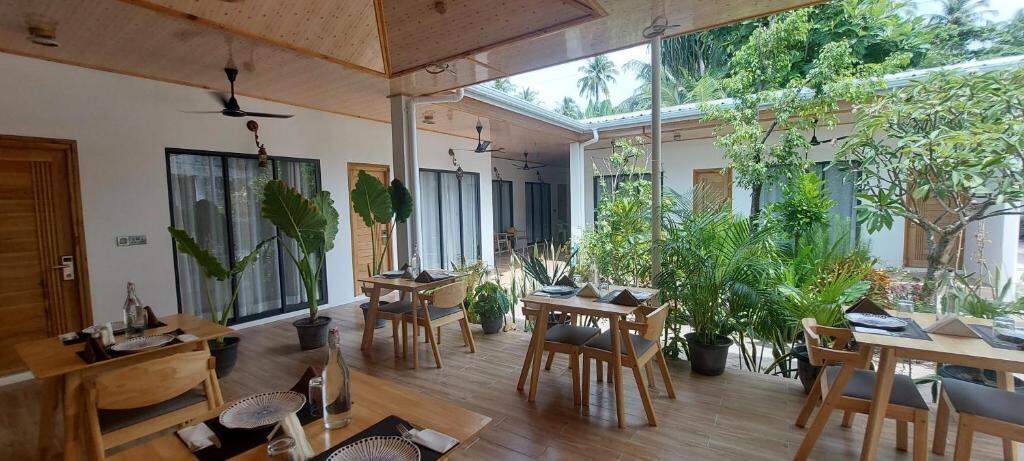 Restaurant and breakfast area at Infinity Beach Dhigurah